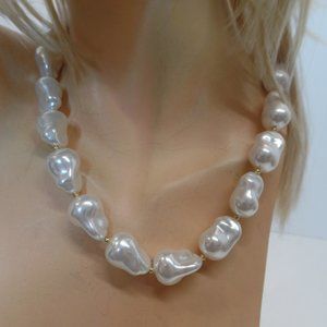Natasha BNWT Bold Chunky Faux Pearl Necklace W Goldtone Toggle Closure 18" Long
